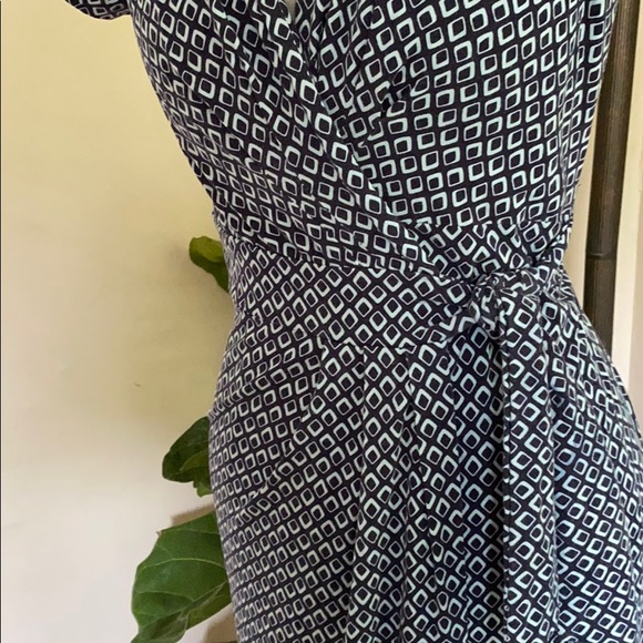 Abstract Diamond Printed Short Sleeve Knotted Wrap - Picture 3 of 10